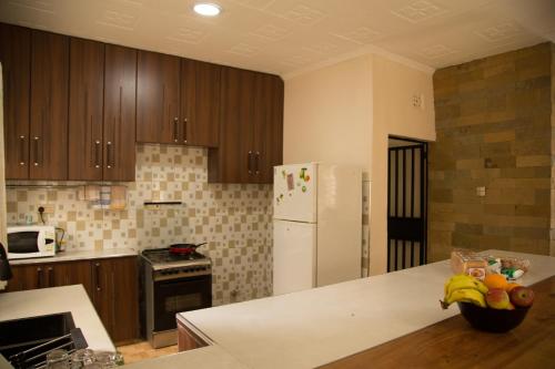 Nhà bếp/bếp nhỏ tại Aang House