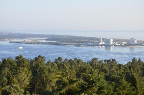 a view of the allegheny river from a bluff at Ha Mar ao Luar in Setúbal