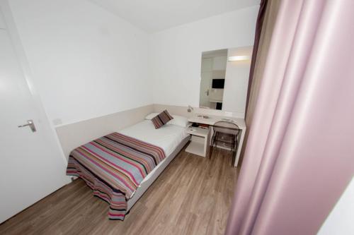 Postel nebo postele na pokoji v ubytování Colorado Hotel