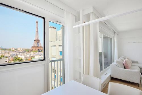 Photo de la galerie de l'établissement The Eiffel Tower Residence - A Luxurious Apartment With Breathtaking Views of The Eiffel Tower, à Paris
