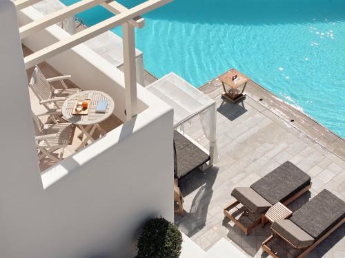 an overhead view of a pool with chairs and a table at Vencia Boutique Hotel in Mýkonos City
