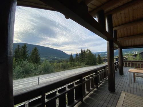 a porch of a building with a view of a road at Hafjell Grenda lejligheder og hytter in Hafjell