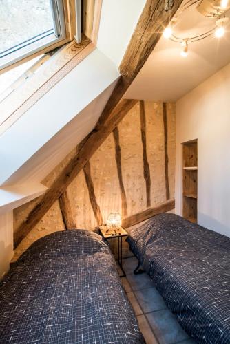 Katil atau katil-katil dalam bilik di Maison de ville NLR - 6 lits simples - BBQ - Proche Gare - grand Parking
