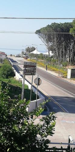 a street sign on the side of a road at residenza acquamarina fronte mare in Paestum