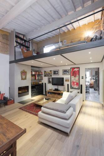 Unique 100 sqm design flat in Oltrarno