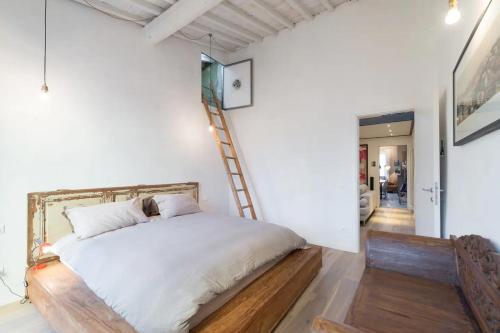 Unique 100 sqm design flat in Oltrarno