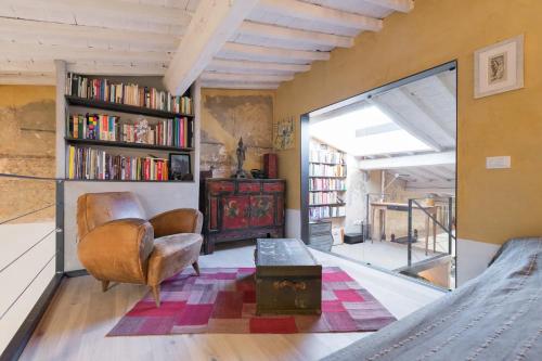 Unique 100 sqm design flat in Oltrarno