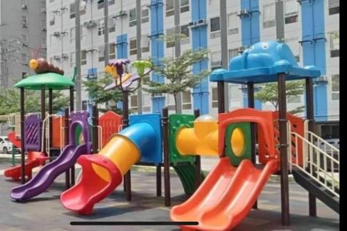 Herní místnost nebo prostor pro děti v ubytování Home away from home with free parking and wifi