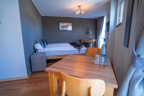 a bedroom with a bed and a table and a table and chairs at Boardinghouse City Home in Bielefeld