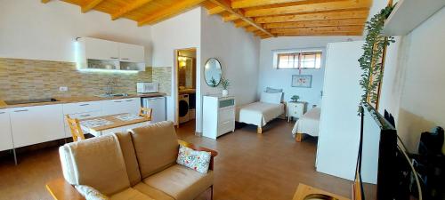 a living room with a couch and a kitchen at The Black Horse Canarias - Adults Only in Maspalomas