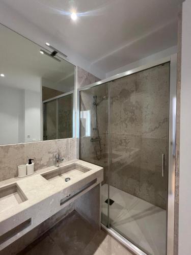 Ένα μπάνιο στο Private rooms in Magdalena Street
