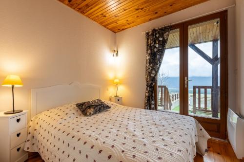 Photo de la galerie de l'établissement Le Cocon de Marion - Maison vue montagne, aux Angles