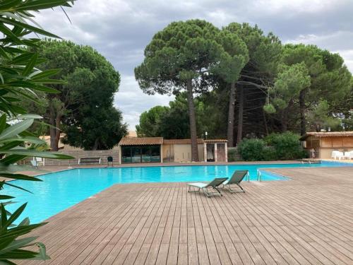 Swimmingpoolen hos eller tæt på Appartement en résidence privée