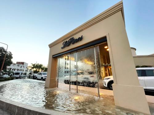 a store front with a fountain in front of it at Los Pinos Resort & Spa Termal All Inclusive in Termas de Río Hondo