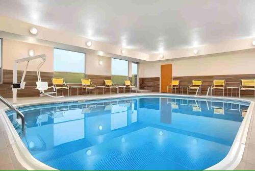 Kolam renang di atau dekat dengan dubuque inn & suites