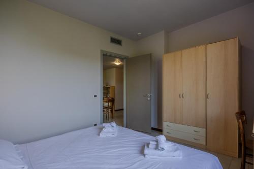 a bedroom with a bed with towels on it at Residence San Michele in Costermano sul Garda