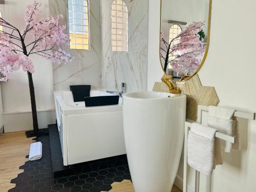 Gambar di galeri bagi Hotel Les Orangers di Nice