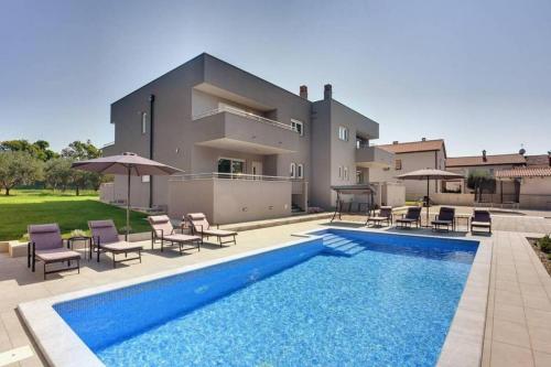 Villa Grande T&D for 14 people in Pula with sauna, fitness & heated pool