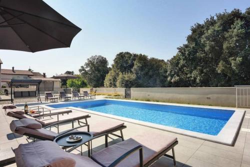 Villa Grande T&D for 14 people in Pula with sauna, fitness & heated pool