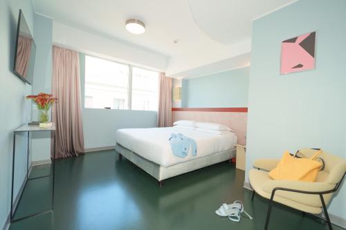 a hotel room with a bed and a chair at Moderno Hotel Roma in Rome