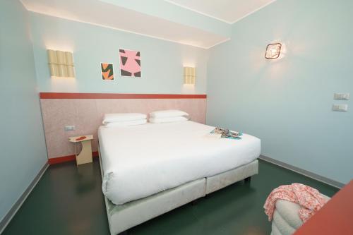 a bedroom with a white bed in a room at Moderno Hotel Roma in Rome