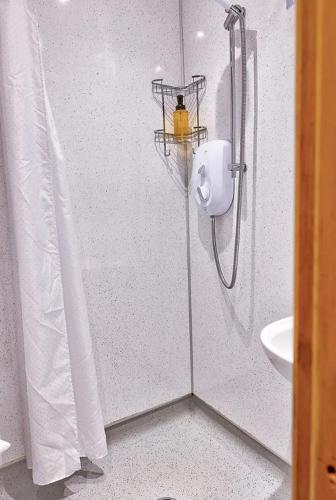 Bilik mandi di Apartment 9