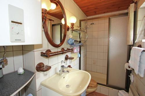Koupelna v ubytování Ferienhaus Backstuber