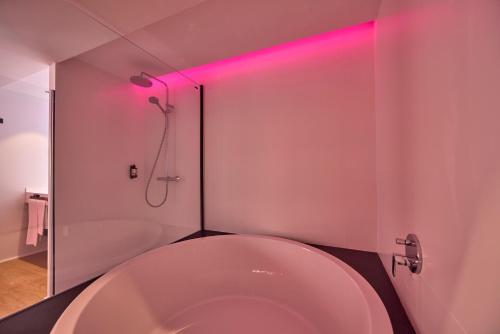 Ένα μπάνιο στο Universal Hotel Neptuno - Adults Only