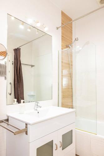 Modern and spacious-2Bedrooms 1Bathroom-Malasaña