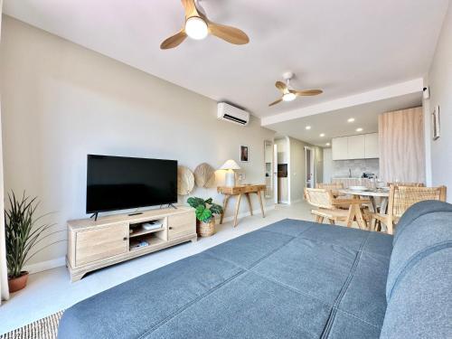 a living room with a tv and a couch at Paradise Ocean and Volcano View in Playa Paraiso
