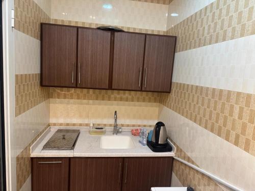 Virtuvė arba virtuvėlė apgyvendinimo įstaigoje شقق راحه الضيف للشقق المخدومة Rahat Al Daif Serviced Apartments - اقتصادى