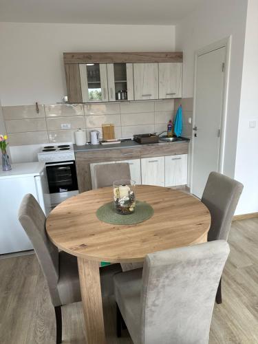 Kuchyň nebo kuchyňský kout v ubytování MM Apartman