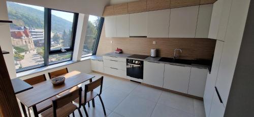 Kuchyň nebo kuchyňský kout v ubytování Apartmánový dom GRAND - Contactless Check In