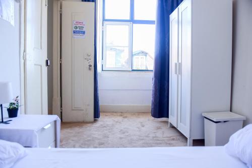 Ένα ή περισσότερα κρεβάτια σε δωμάτιο στο Alfama Guest House
