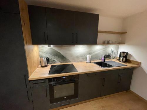 Dapur atau dapur kecil di Stadl Lodge Hinterstein - Skipass im Winter und Bergbahnen im Sommer inklusive