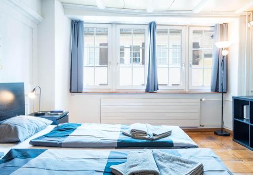 Una cama o camas en una habitación de HITrental Niederdorf - Apartments