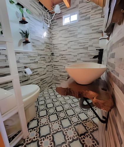 a bathroom with a sink and a bath tub at Cabaña Acogedora en finca de aguacates in Marinilla