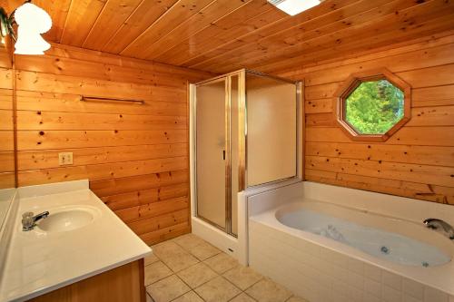 Ένα μπάνιο στο Heavenly Heights Holiday home