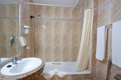 Koupelna v ubytování Apartamentos Pez Azul