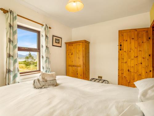 Postel nebo postele na pokoji v ubytování Glynsk Pier Cottage