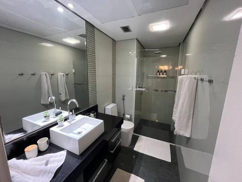 Flat moderno com vista para o mar e varanda!にあるバスルーム