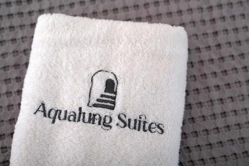 AquaLung Suitesに飾ってある許可証、賞状、看板またはその他の書類