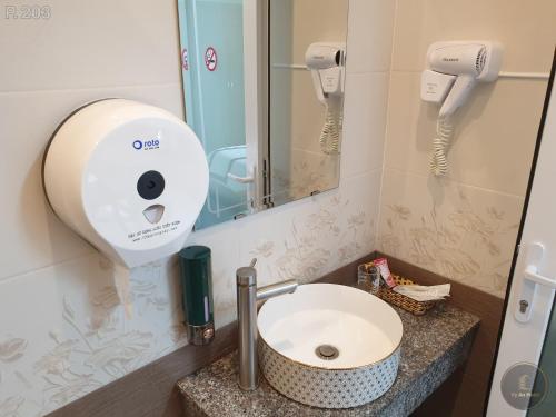 a bathroom with a sink and a mirror at Vy An Hotel in Bao Loc