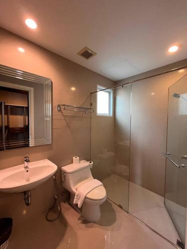 a bathroom with a toilet and a sink and a shower at 3BR Sukhumvit Townhouse, close to Emsphere and BTS MRT in Bangkok