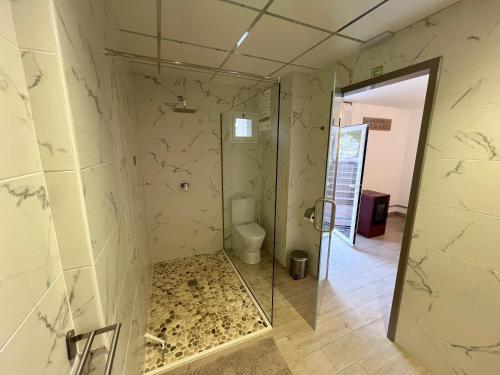 Ένα μπάνιο στο Casa Algezar