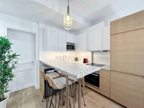 Porte de Versailles - Executive apartment with lift for 4