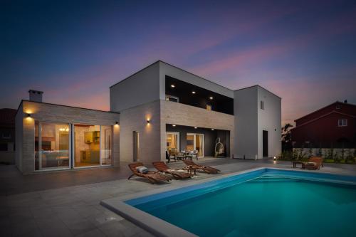 Villa with pool near sandy beach - by TRAVELER tourist agency Krk - ID 2224