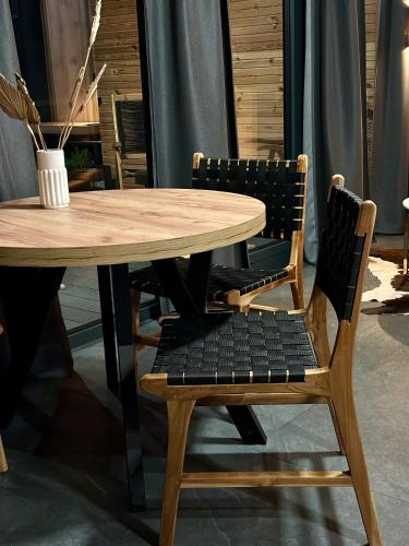 Χώρος καθιστικού στο Black Deer - z Sauną na Tarasie, Jacuzzi i Widokiem na Góry - by Deer Hills Luxury Apartments