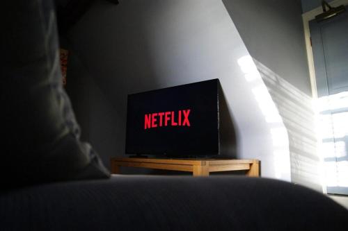 2 Bedroom Apartment - Free Parkingにあるテレビまたはエンターテインメントセンター