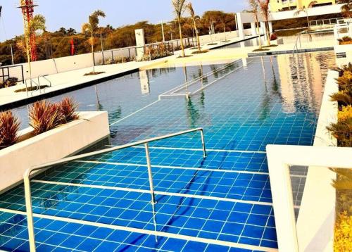 a swimming pool with blue tiles in the water at Bello Horizonte vista al mar in Santa Marta